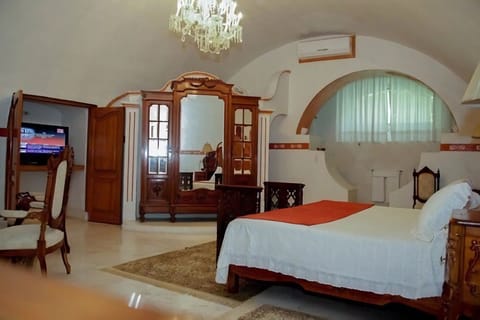 Deluxe Room, 1 King Bed | Free WiFi, wheelchair access