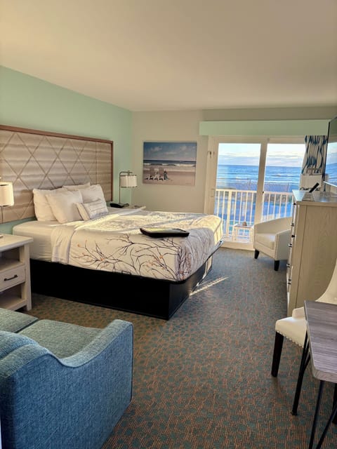 Grand Room, 1 King Bed, Balcony, Ocean View | Egyptian cotton sheets, premium bedding, down comforters, pillowtop beds