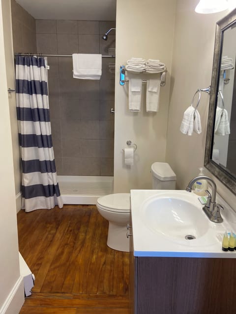 Unit 15 | Bathroom | Shower, free toiletries, hair dryer, towels