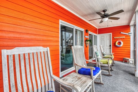 Compass Rose 22
Screened Porch