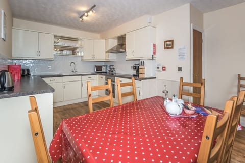 Crockery, cutlery and cooking utensils are provided