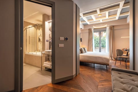 Deluxe Double Room | Premium bedding, down comforters, pillowtop beds, minibar