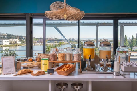 Daily buffet breakfast for a fee