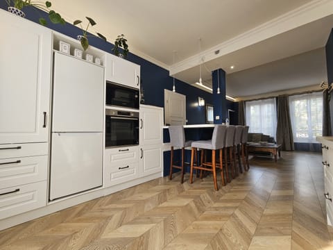 Kitchen overview with Bosch appliances