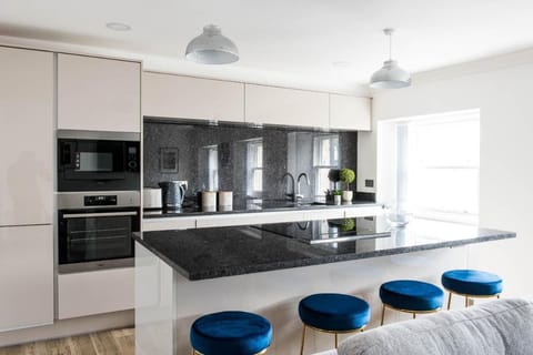 Kitchen with Middle Island