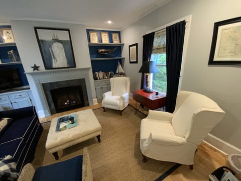 Study with gas fireplace and sofa bed (queen)