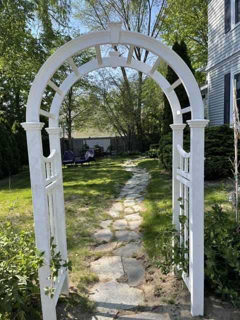 Side Garden with fire-pit