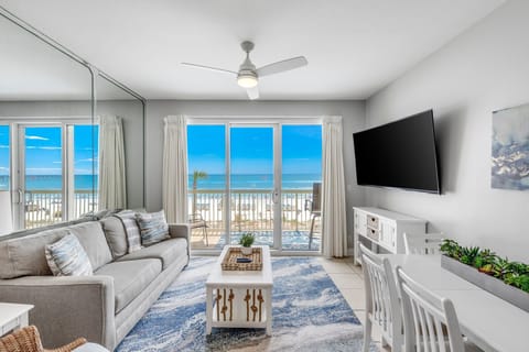 Living area with amazing views