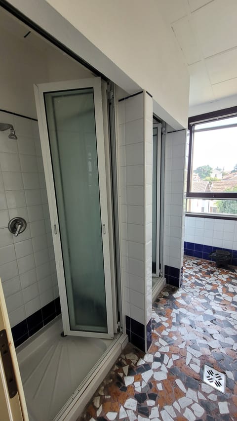 Classic Quadruple Room | Bathroom | Towels