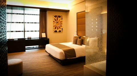Executive Room, 1 King Bed, Smoking | Premium bedding, down comforters, pillowtop beds, minibar