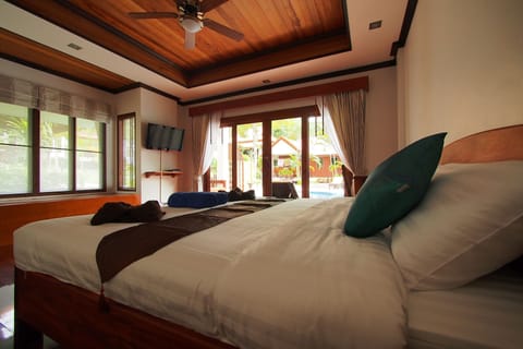 Pool Access Double Bed | In-room safe, desk, free WiFi