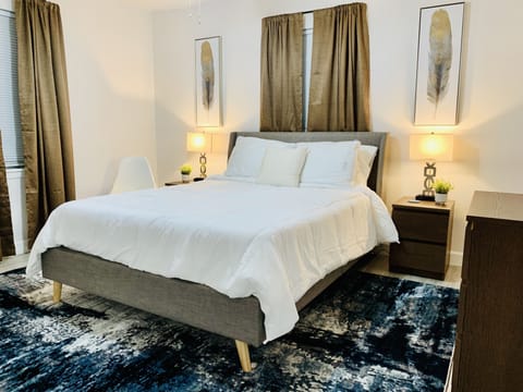 Primary Bedroom offers Casper Mattress with Hotel Quality Linens! 