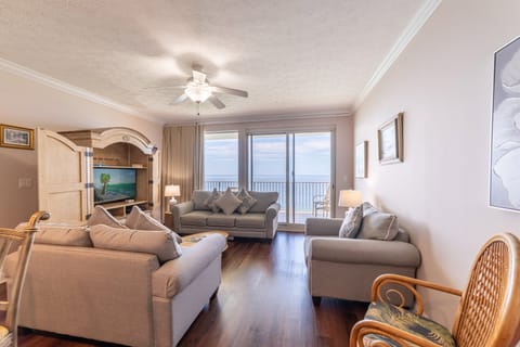Welcome to Treasure Island 2004 "Pineapple Paradise" 
You will love this 2 bedroom/2 bath + bunks 20th floor condo!
