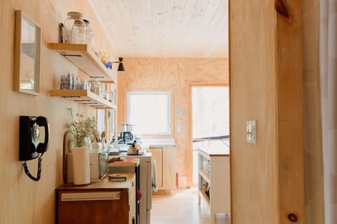 Step into the Dance Hall kitchen equipped with everything you need for collective meals with your family and friends.