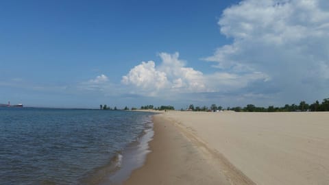 Pere Marquette Beach (5 min walk)