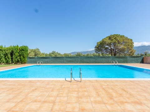 Water, Sky, Plant, Swimming Pool, Rectangle, Tree, Azure, Building, Shade, House