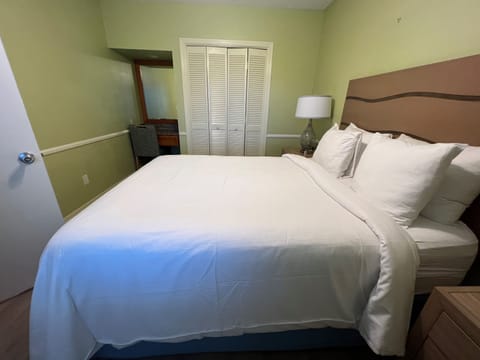 Suite, 1 Bedroom | 1 bedroom, iron/ironing board, free WiFi, bed sheets