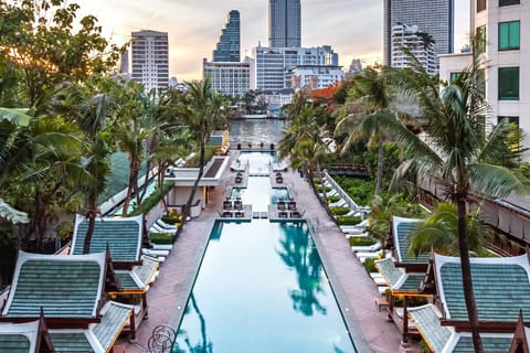 Outdoor pool, sun loungers