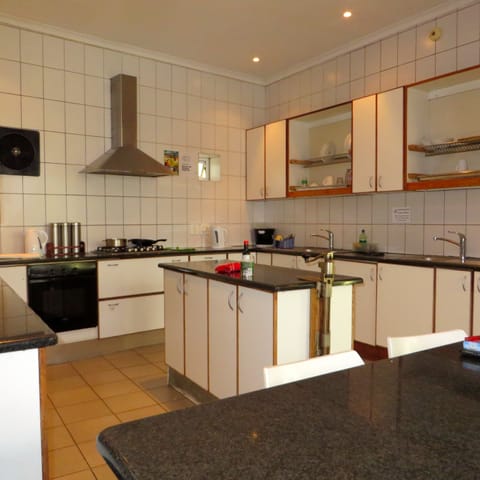 Daily cooked-to-order breakfast (ZAR 120 per person)