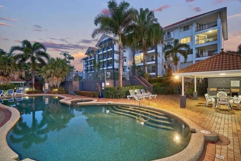 Indoor/outdoor pool