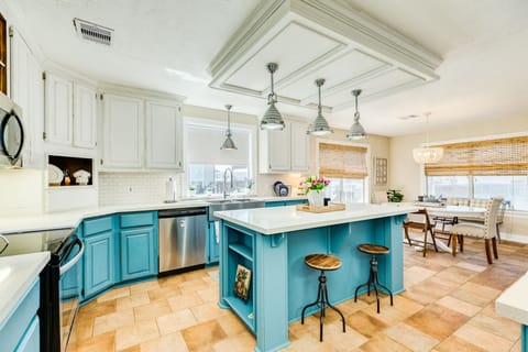 Grab a quick snack or enjoy meals at the breakfast bar