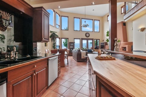 Executive Waterfront Vacation Home, 4 Bedrooms, Lakeside, Beachfront | Living area | 45-inch Smart TV with digital channels, pay movies, streaming services