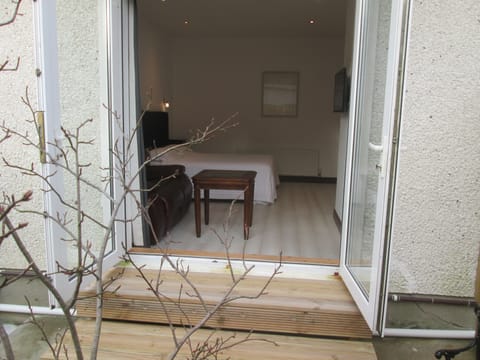 Comfort Double Room, 1 Queen Bed, Ensuite, Courtyard Area | Terrace/patio