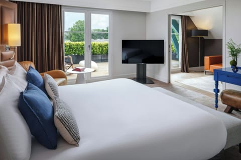 Minibar, in-room safe, desk, soundproofing