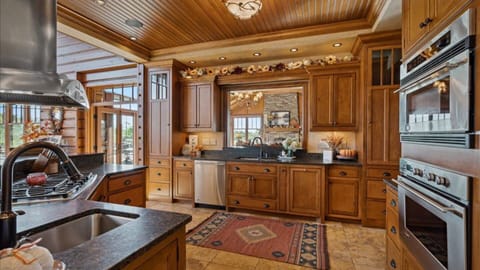 Main Lodge - Kitchen