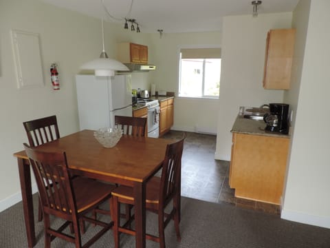 Suite, 2 Bedrooms | Private kitchen | Fridge, microwave, coffee/tea maker