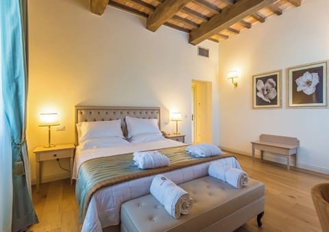 Superior Room | Premium bedding, down comforters, pillowtop beds, minibar