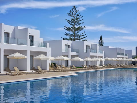 Indoor pool, 3 outdoor pools