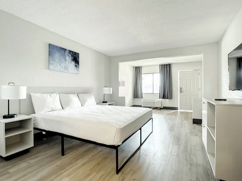 Premium Single Room | WiFi (free), bed sheets