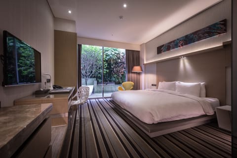 Splendor O2 Room | Premium bedding, down comforters, minibar, in-room safe