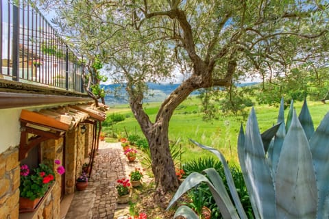 Family Villa, 6 Bedrooms, Fireplace, Mountainside (Villa Olmo With Private Pool) | Property grounds