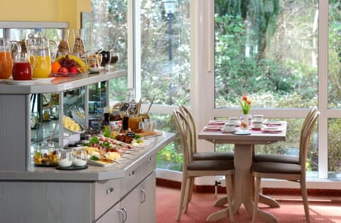 Daily buffet breakfast for a fee