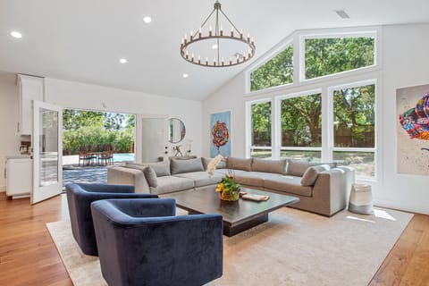 Spacious living room with access to pool