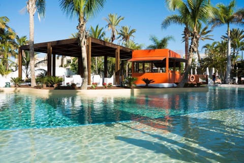 Poolside bar