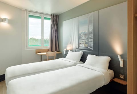 Twin Room | Premium bedding, desk, soundproofing, free WiFi