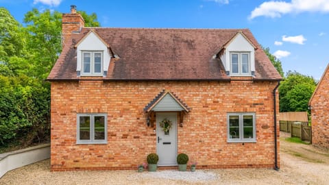 Front view, Orchard Cottage, Bolthole Retreats