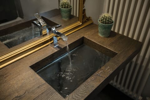 Design Suite, Balcony | Bathroom shower