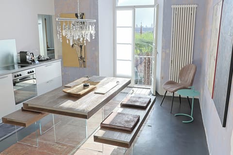 Design Suite, Balcony | Living area | Flat-screen TV