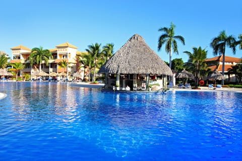 Poolside bar
