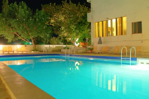 Seasonal outdoor pool, pool umbrellas, sun loungers