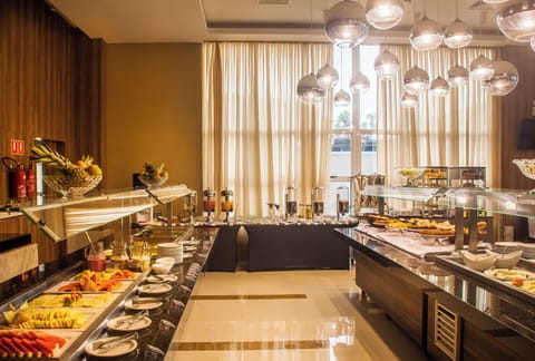 Daily buffet breakfast for a fee