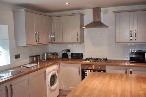 GORGEOUS COUNTRY HOUSE SLEEPS 8***