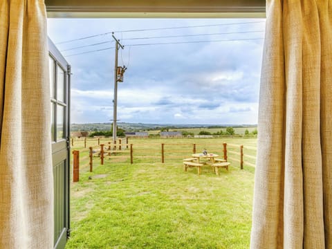 View | Daisy&rsquo;s Rest - Quarry Hill Farm, Shipton-Under-Wychwood