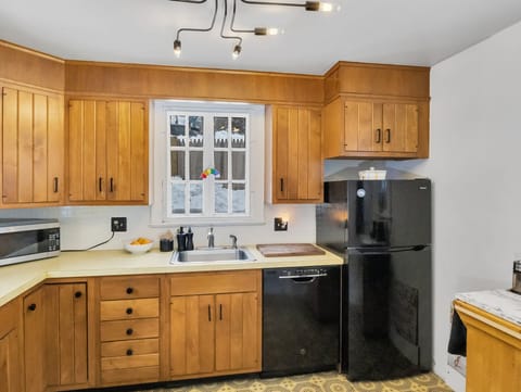 Kitchen - fully stocked!