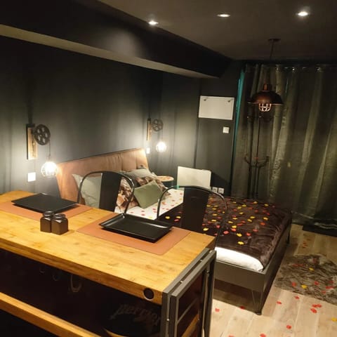 Romantic Room | Egyptian cotton sheets, premium bedding, down comforters