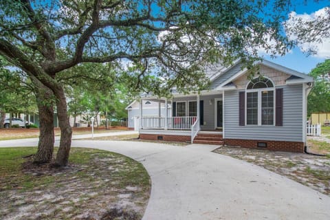 Front view of home with ample parking